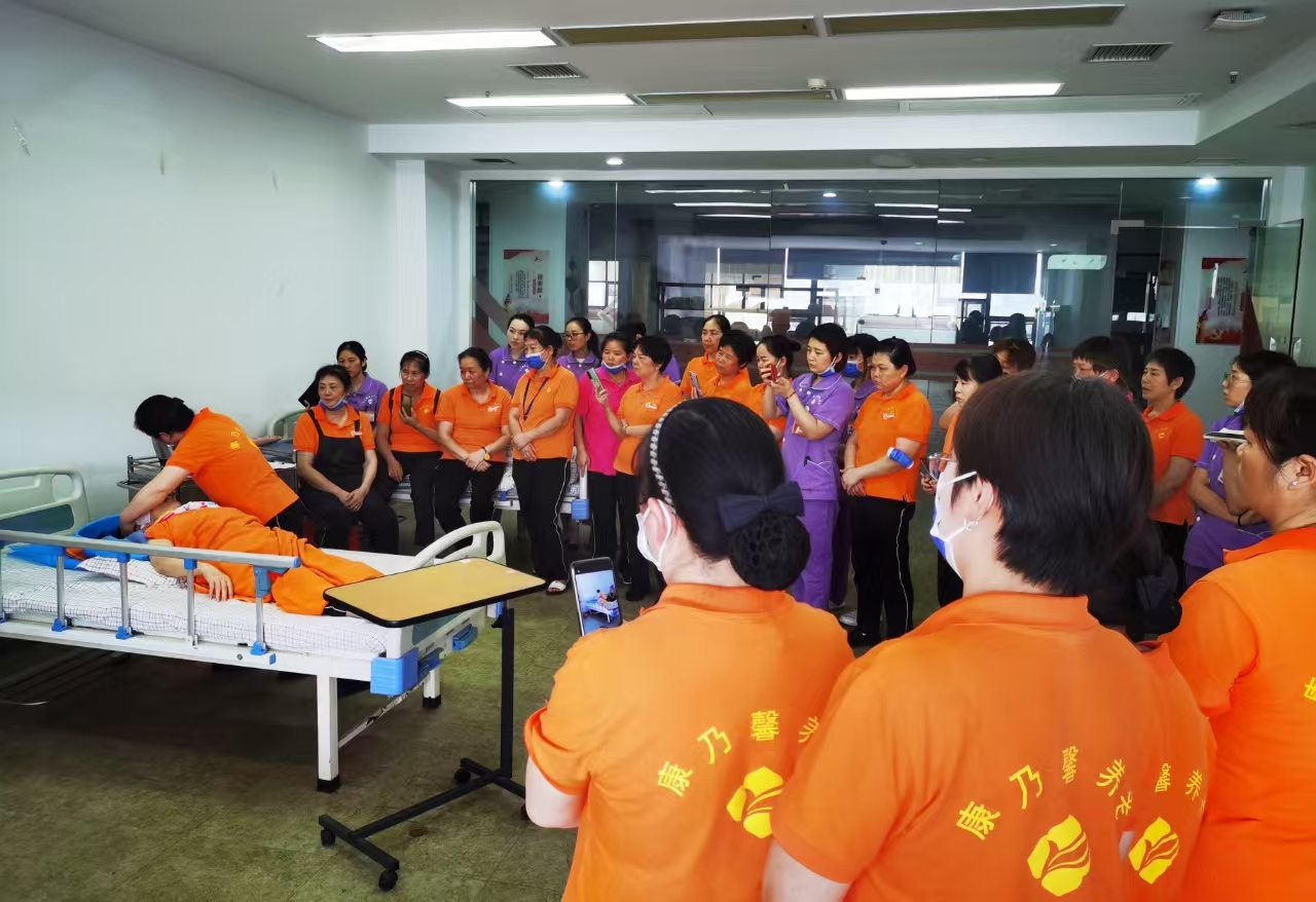 坚持学习常态化 提升服务标准化