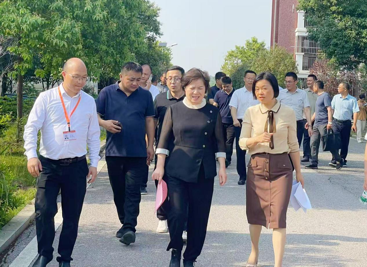 省民政厅厅长黄东红调研岳阳康乃馨盛馨家园 为养老服务发展谋新篇
