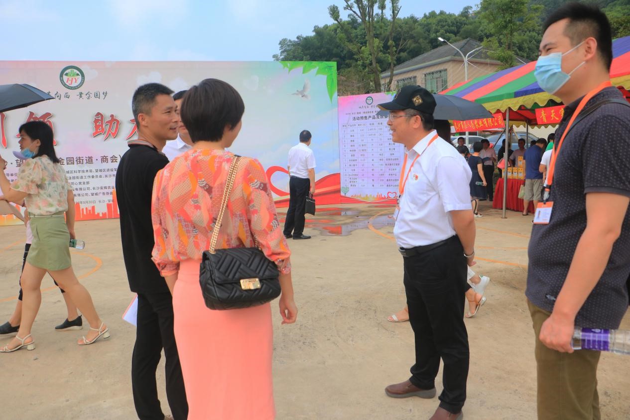 湖南发展集团康乃馨公司党支部开展“党建引领、助力脱贫”主题党日活动(图2)