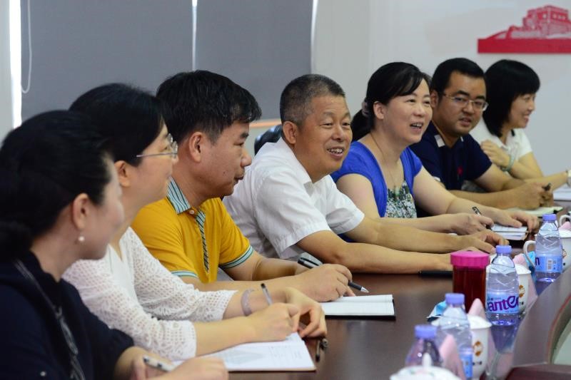 湖南发展集团党委书记、董事长谭建华来康乃馨公司调研(图1)